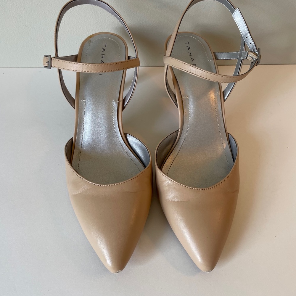 Tahari Cream Leather Sandal 9.5M